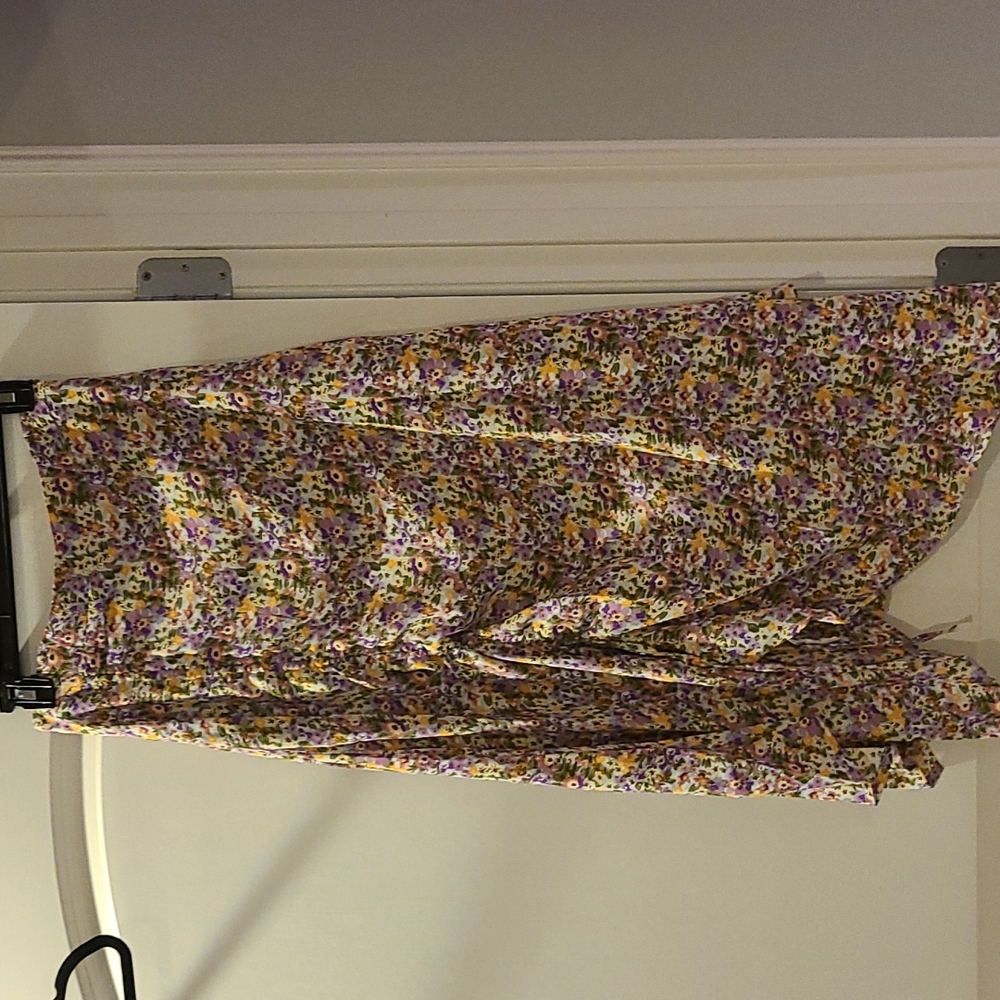 Side zip M purple and gold flower skirt